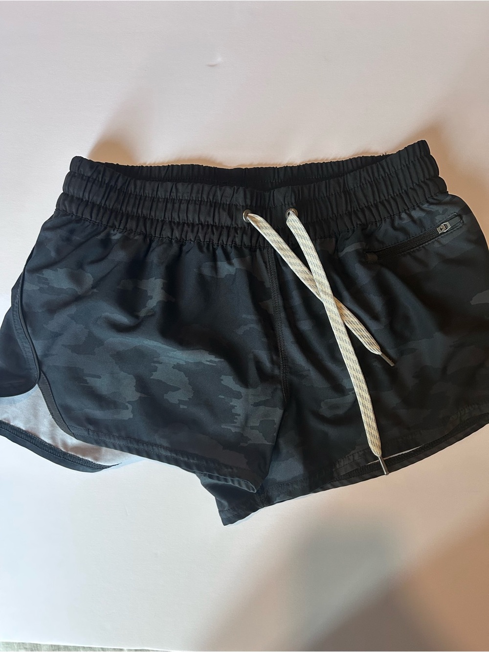 Vuori Ripstop Shorts – Black Camo, Size S